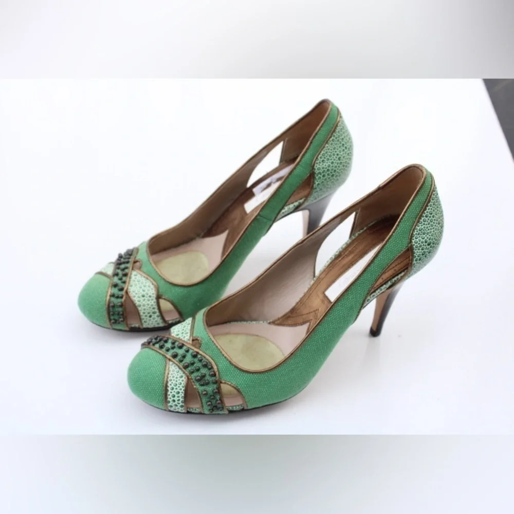 C. Label green with envy pumps